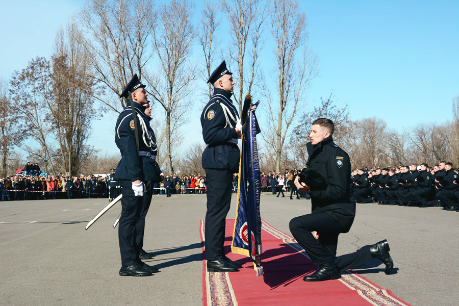 «Українському народу присягаюсь…». Фото прес-служби ХНУВС